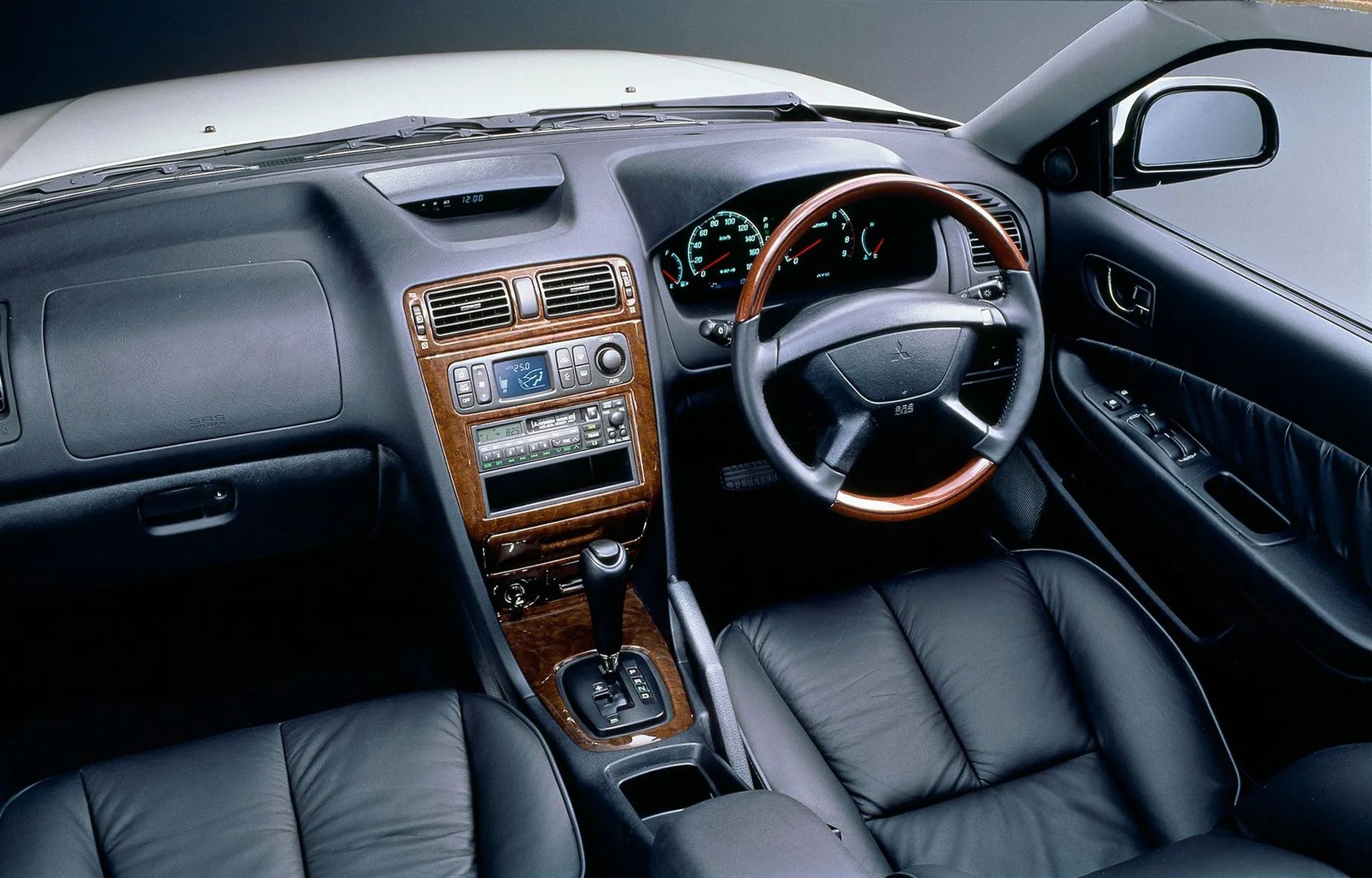 Mitsubishi_Legnum_1_generation__Estate_5-door__9.jpg