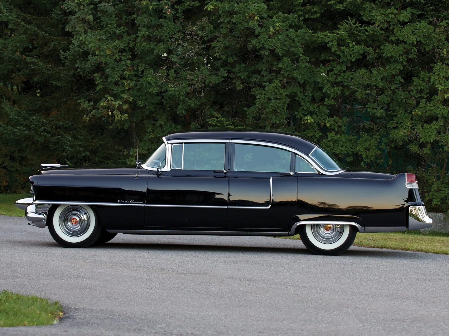 Cadillac_Series_62_4_generation__Sedan__2.jpg
