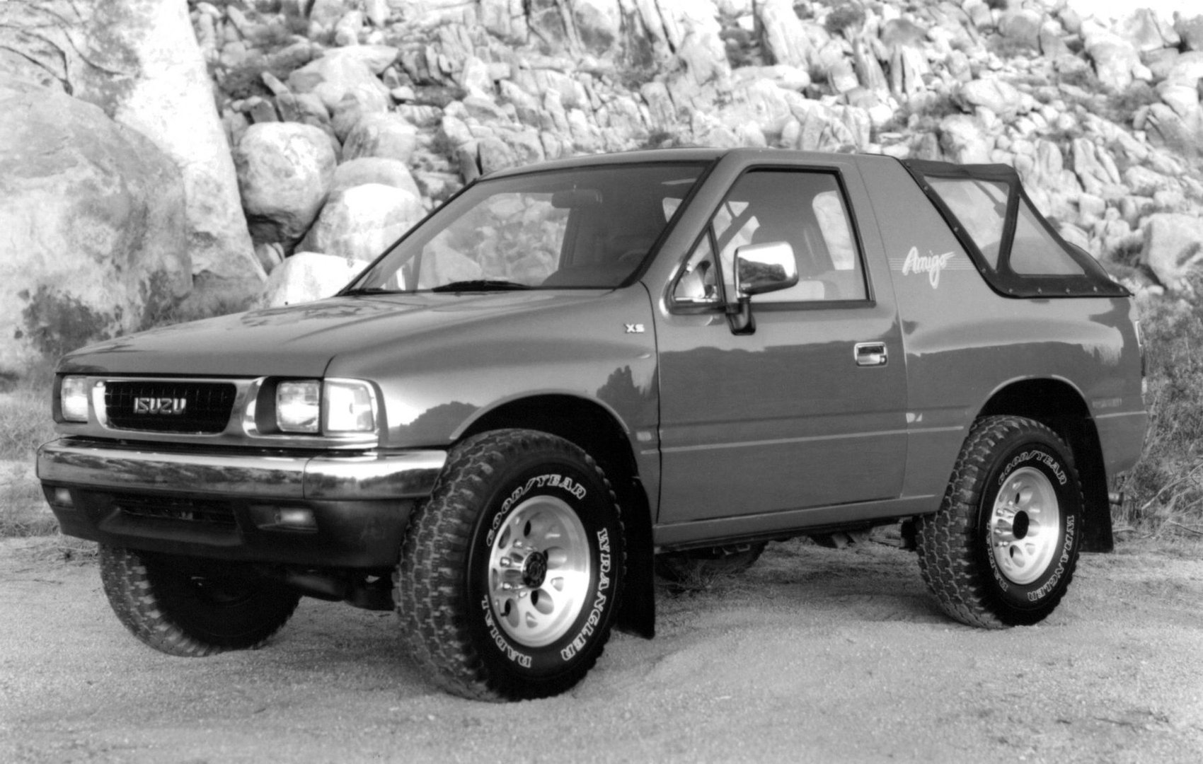 isuzu_Amigo_1_generation__SUV_cabriolet__2.jpg