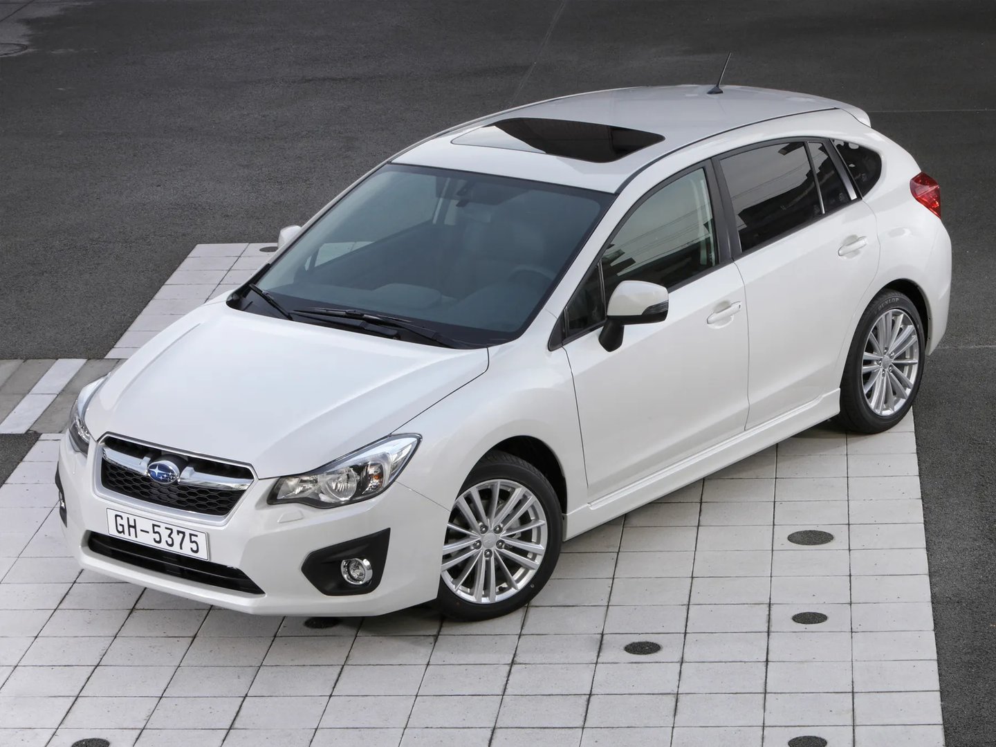 Subaru_Impreza_4_generation__Hatchback_5-door__2.jpg