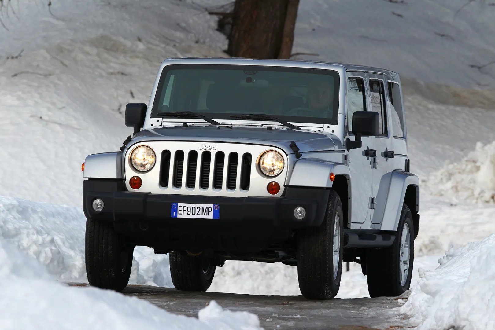 Jeep_Wrangler_3_generation__SUV_5-doors__5.jpg
