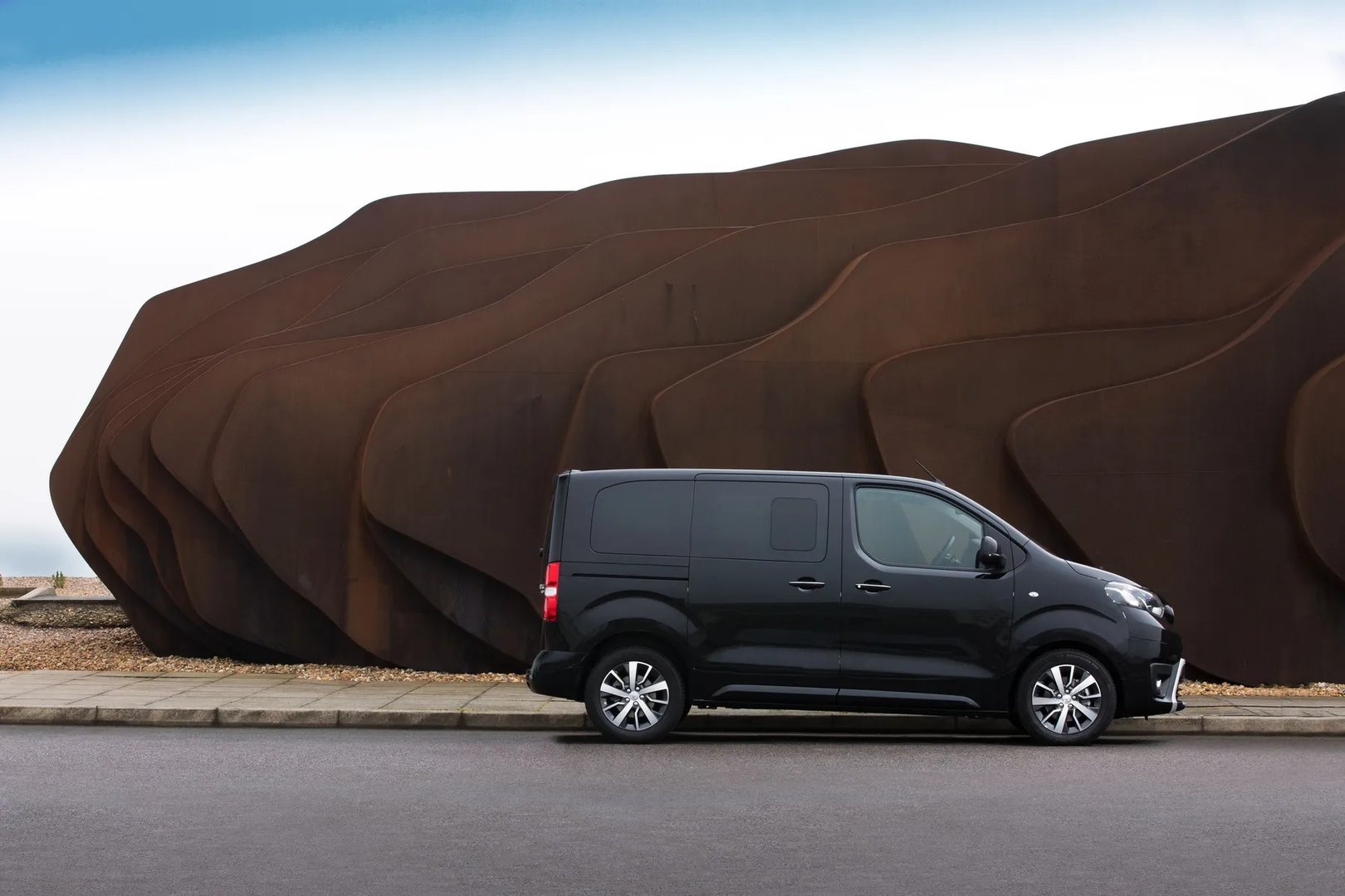 Toyota_ProAce_2_generation__Minivan__1.jpg