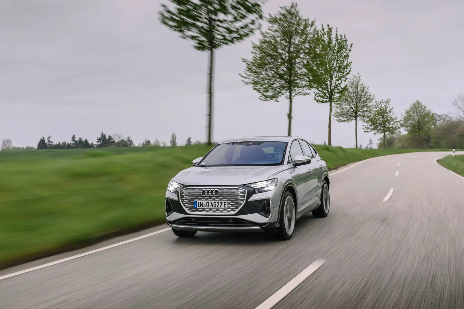 Audi_Q4_Sportback_e-tron_1_generation_restyling_1__SUV_Coupe__12.jpg