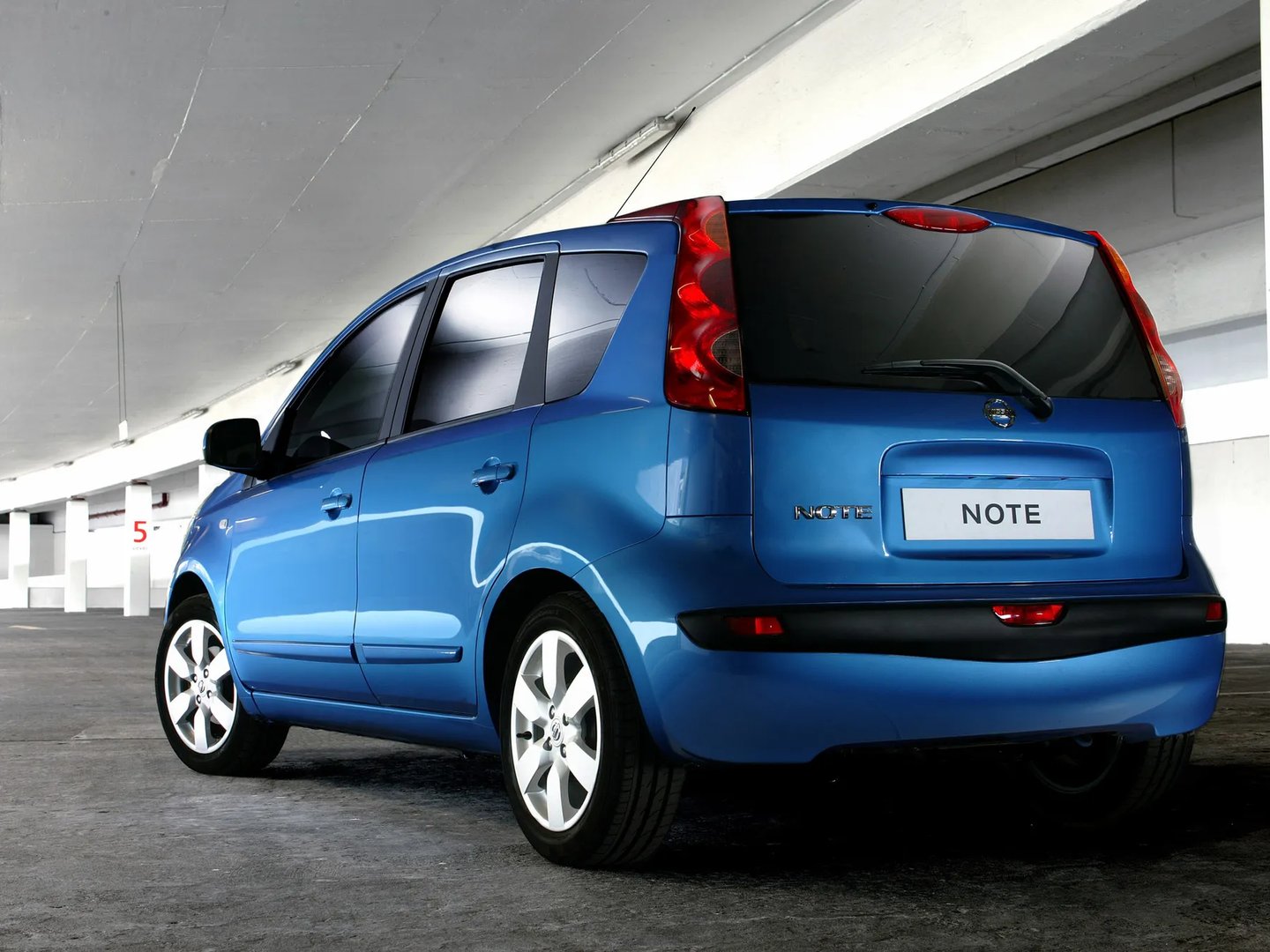 Nissan_Note_1_generation__Hatchback_5-door__5.jpg