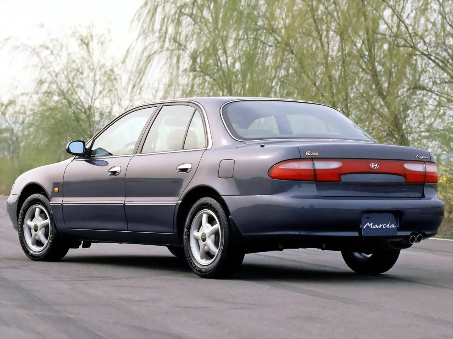 Hyundai_Marcia_1_generation__Sedan__5.jpg