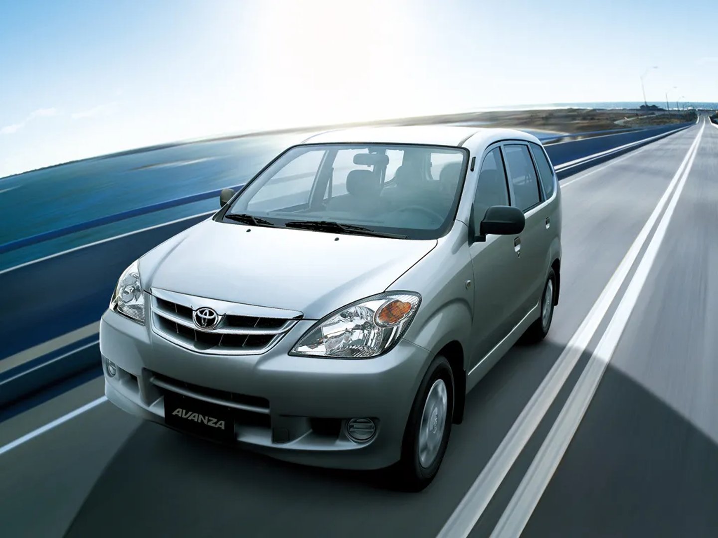 Toyota_Avanza_1_generation__Minivan__1.jpg