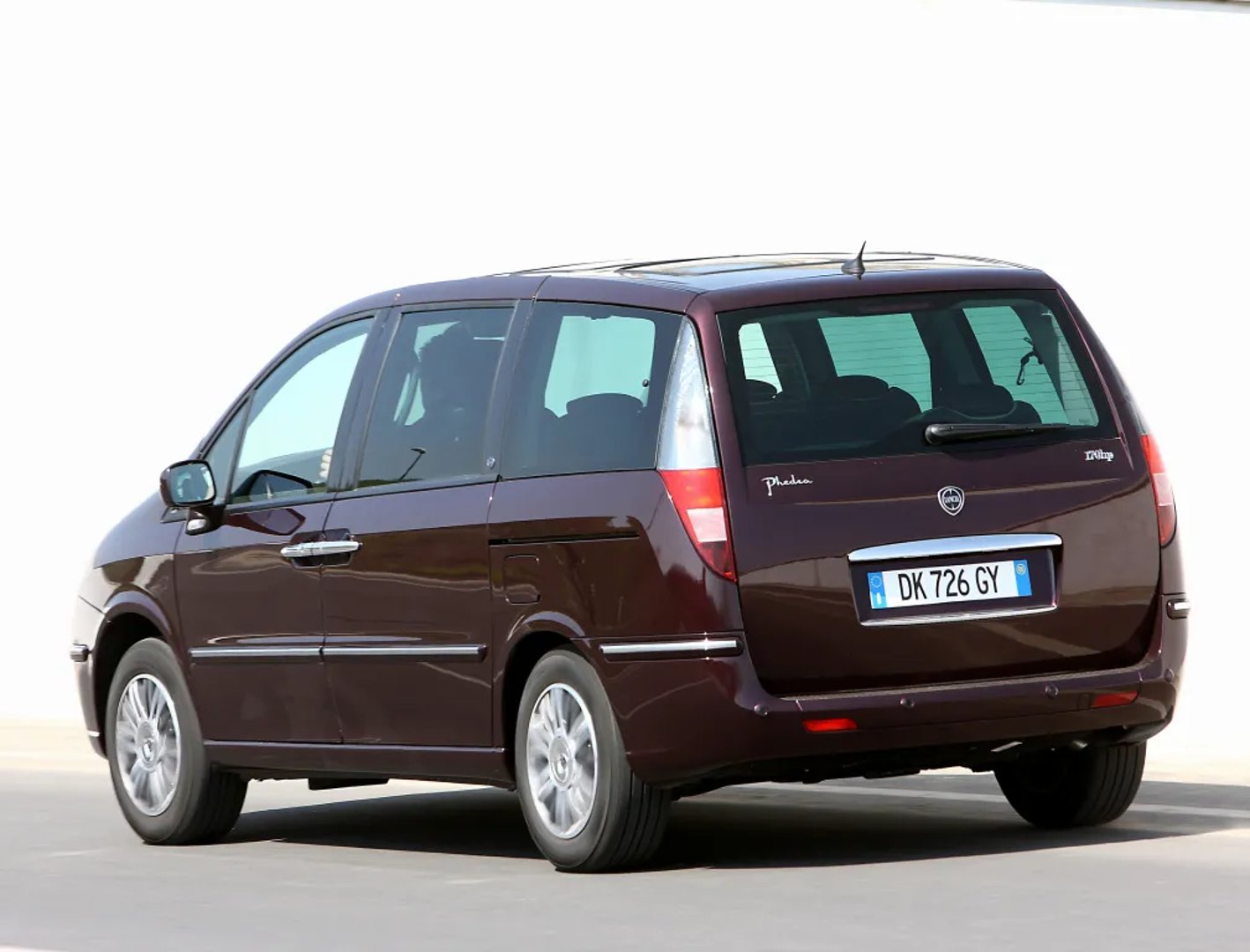 Lancia_Phedra_1_generation__Compact_Van__1.jpg