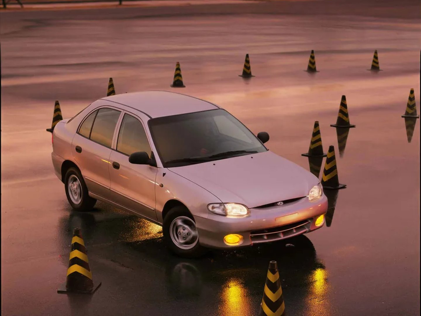 Hyundai_Verna_1_generation__Hatchback_5-door__2.jpg
