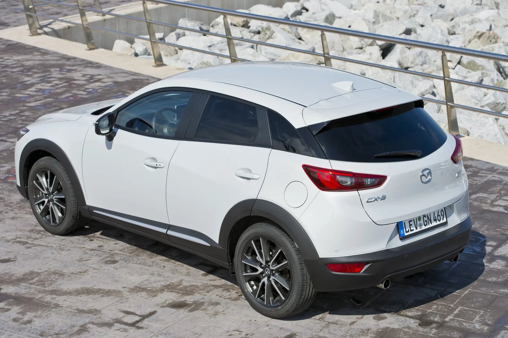 Mazda_CX-3_1_generation__SUV_5-doors__1.jpg