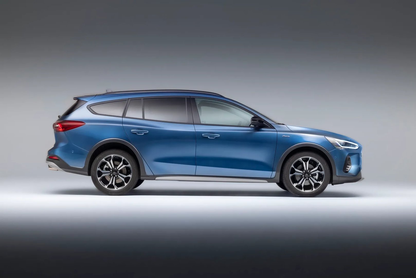 Ford_Focus_4_generation_restyling_1__Estate_5-door__2.jpg
