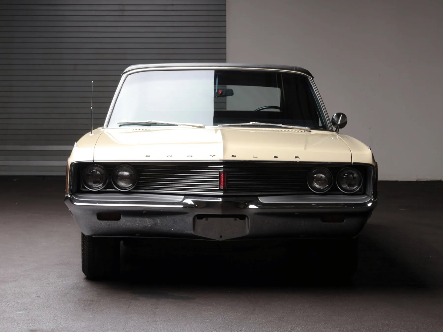 Chrysler_Newport_3_generation__Cabrio__2.jpg