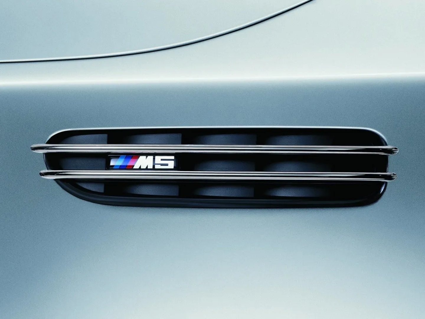 BMW_M5_4_generation__Estate_5-door__7.jpg