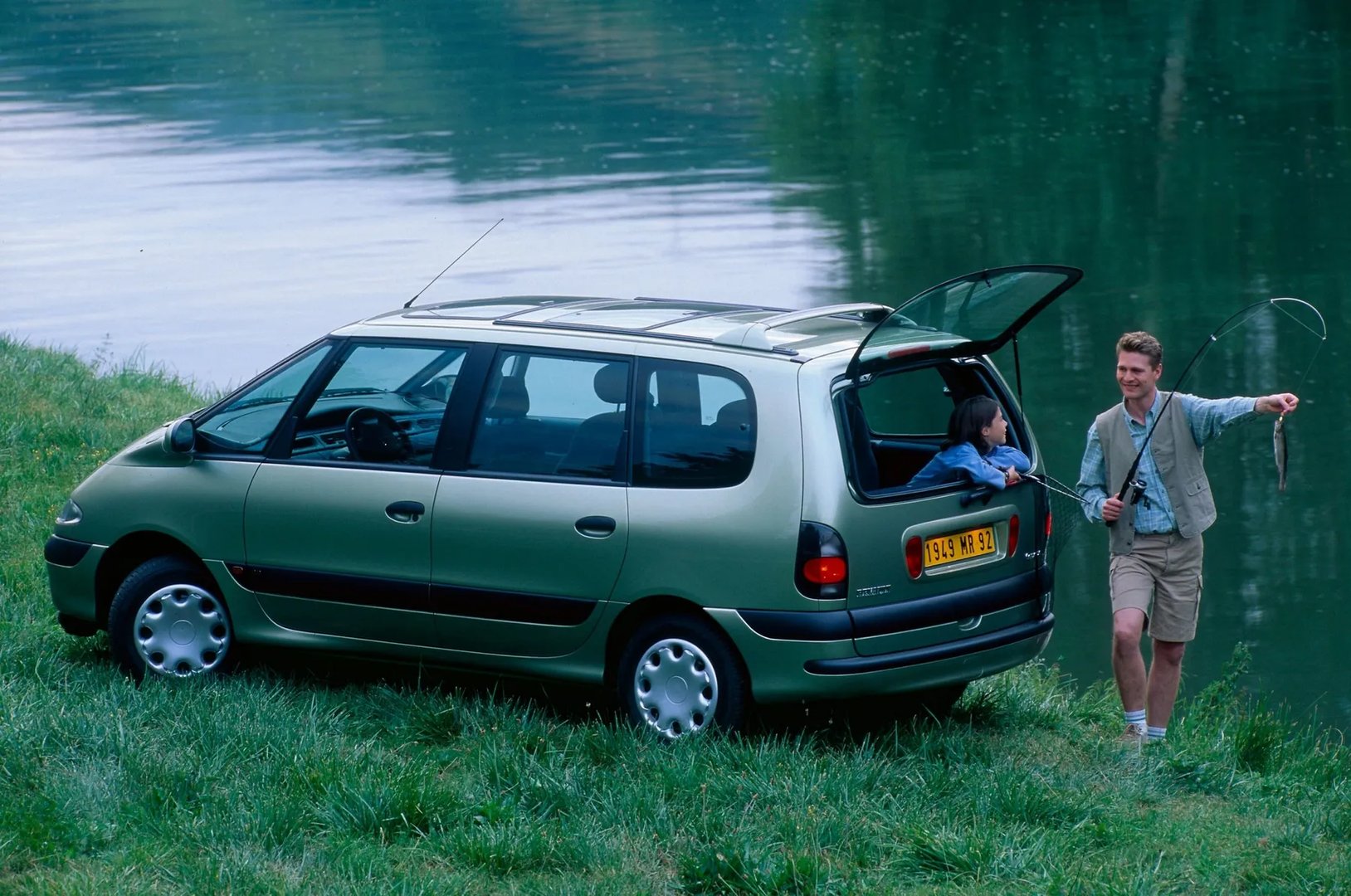 Renault_Espace_3_generation__Minivan__9.jpg