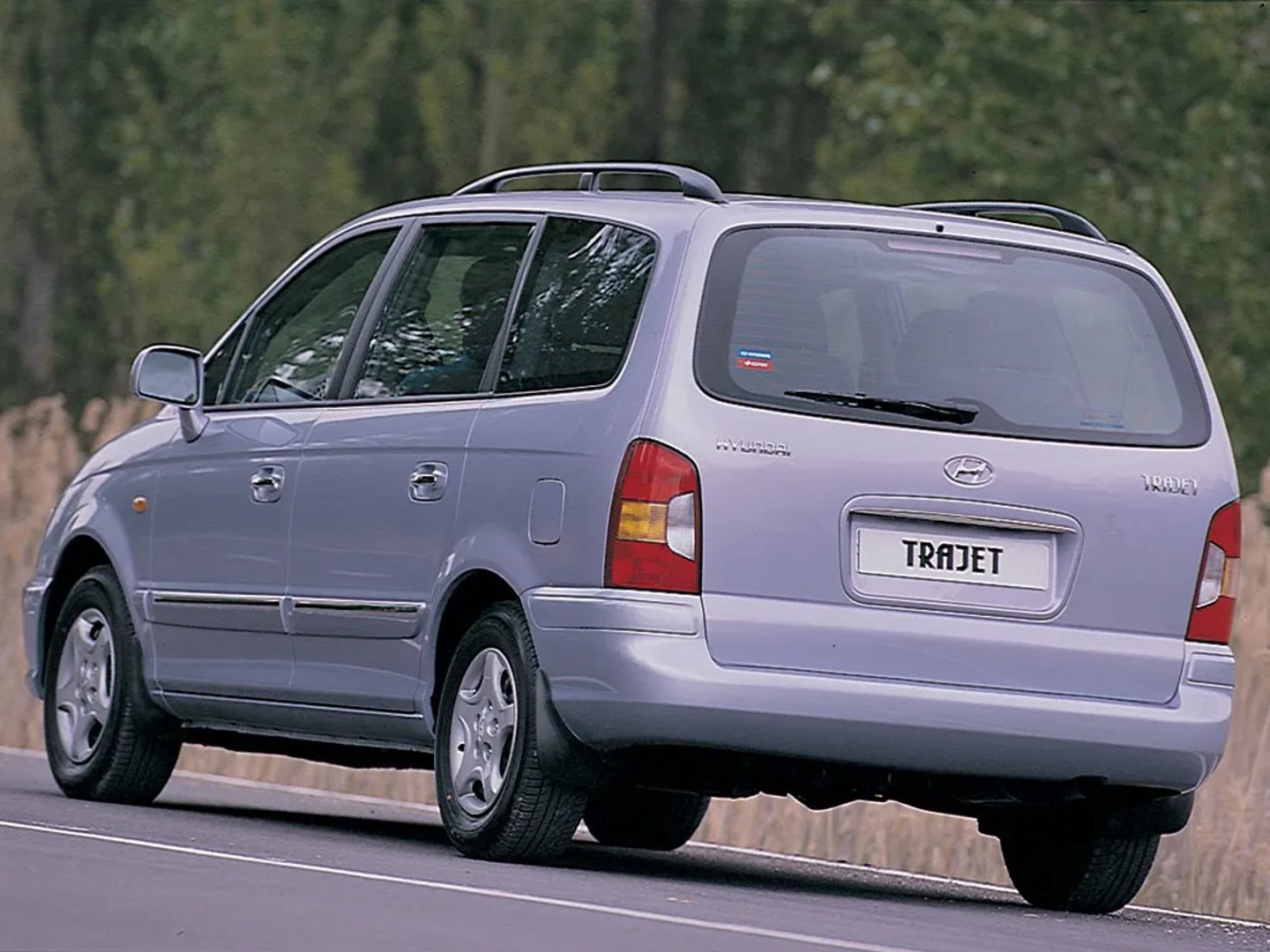 Hyundai_Trajet_1_generation__Compact_Van__2.jpg