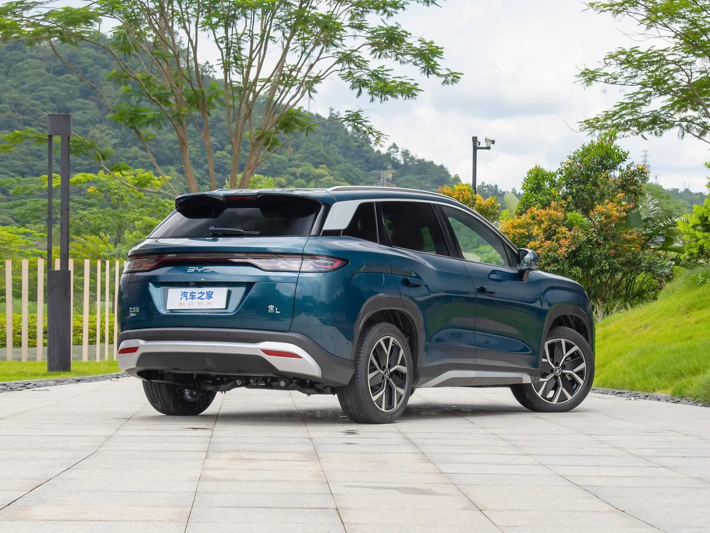 byd_Song_L_DM-i_1_generation__SUV_5-doors__1.jpg