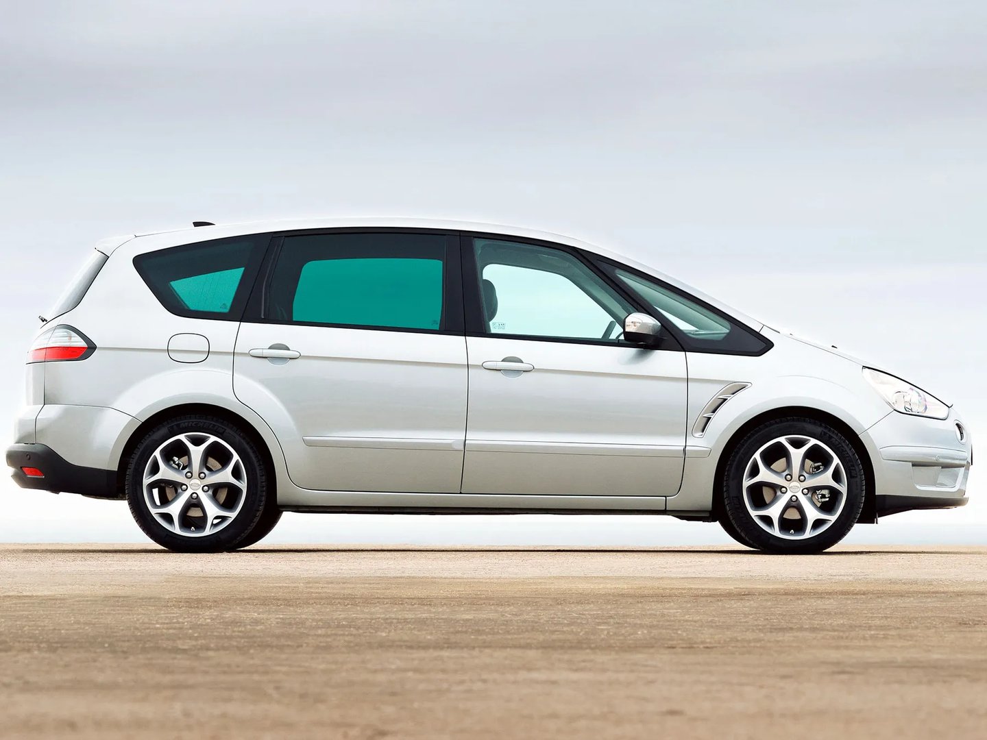 Ford_S-MAX_1_generation_restyling__Minivan__10.jpg