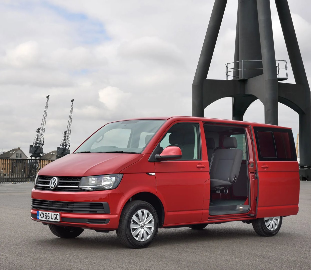 Volkswagen_Transporter_6_generation__Minivan__12.jpg