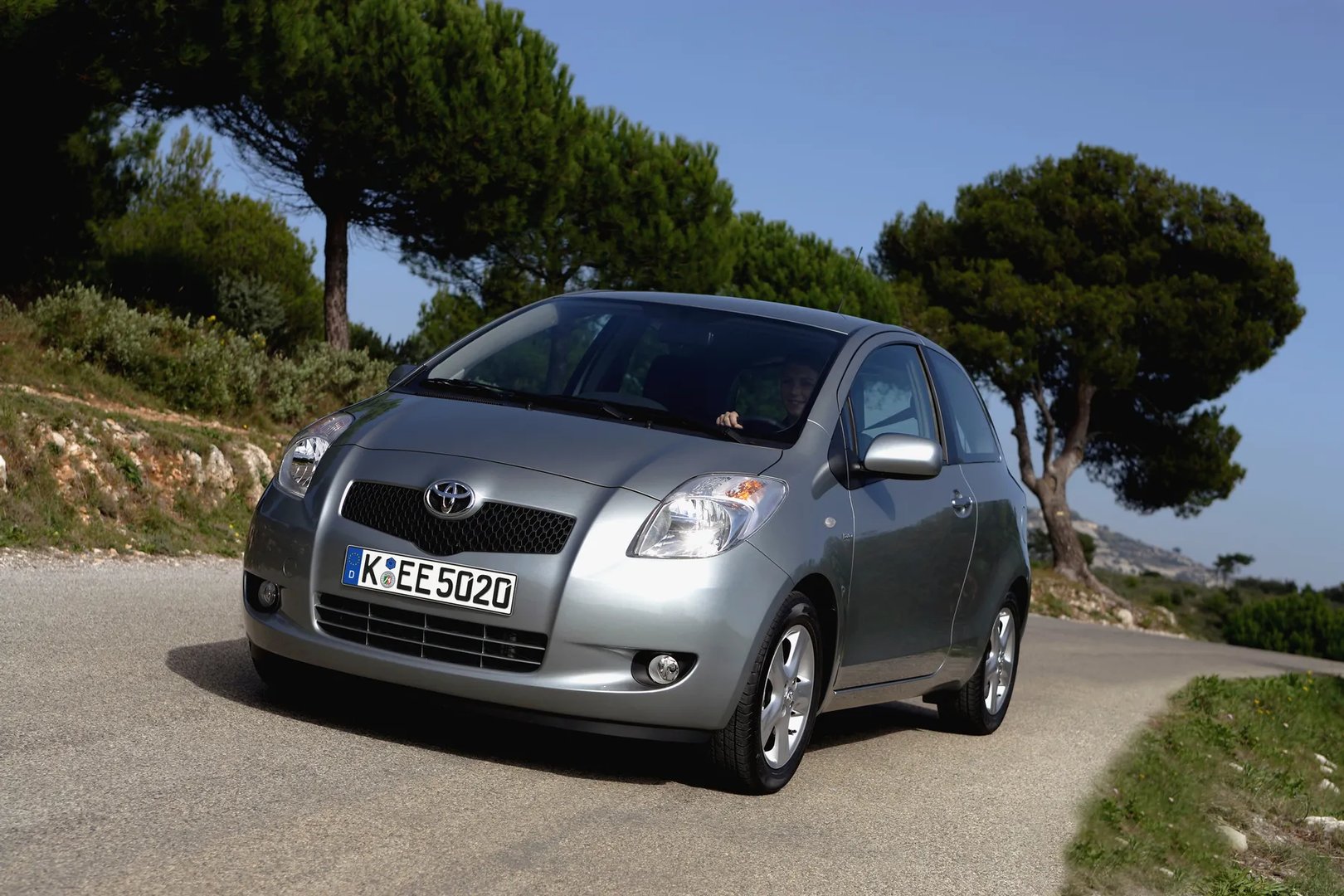 Toyota_Yaris_2_generation__Mini_3-doors__5.jpg