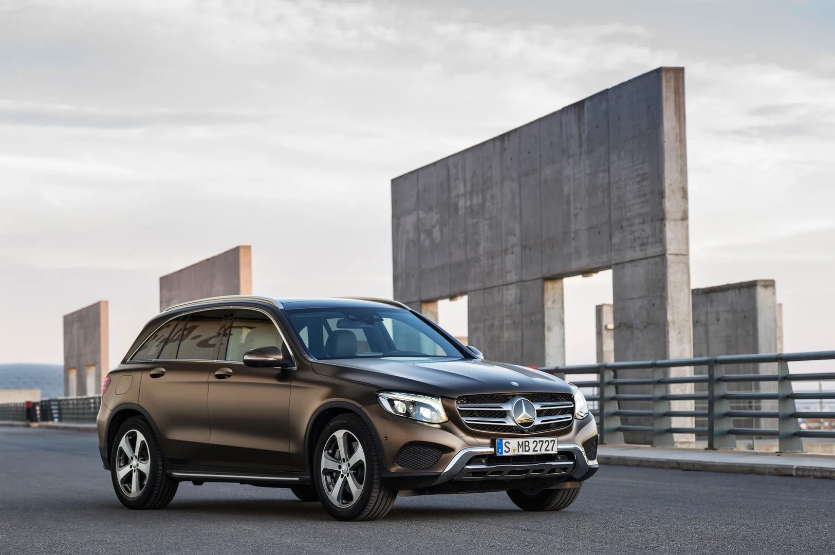 Mercedes_GLC_1_generation__SUV_5-doors__7.jpg