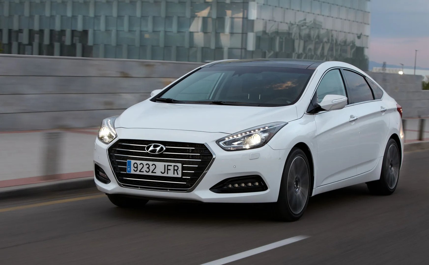 Hyundai_i40_1_generation_restyling__Sedan__2.jpg
