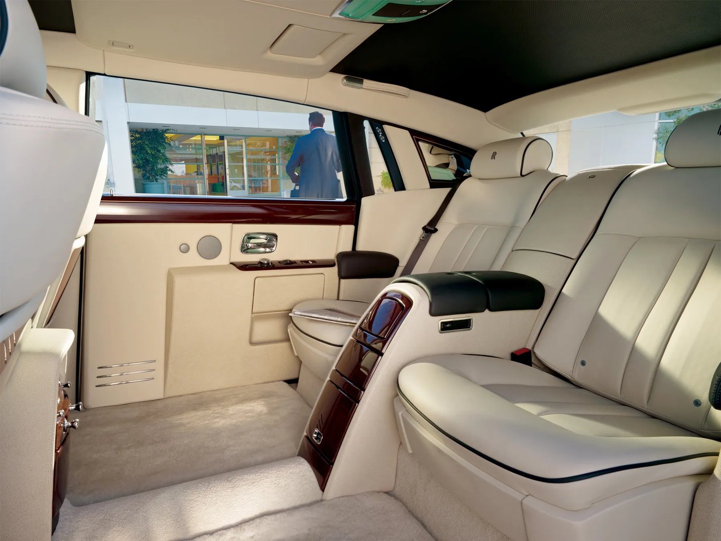 Rolls-Royce_Phantom_7_generation_restyling__Sedan_Long__12.jpg