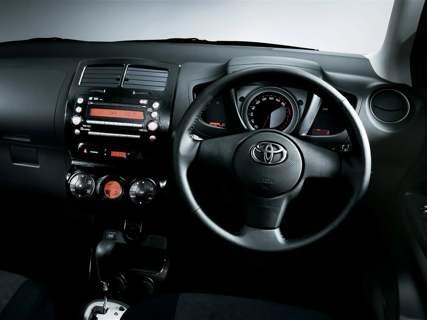 Toyota_Ist_2_generation__Mini_5-doors__5.jpg