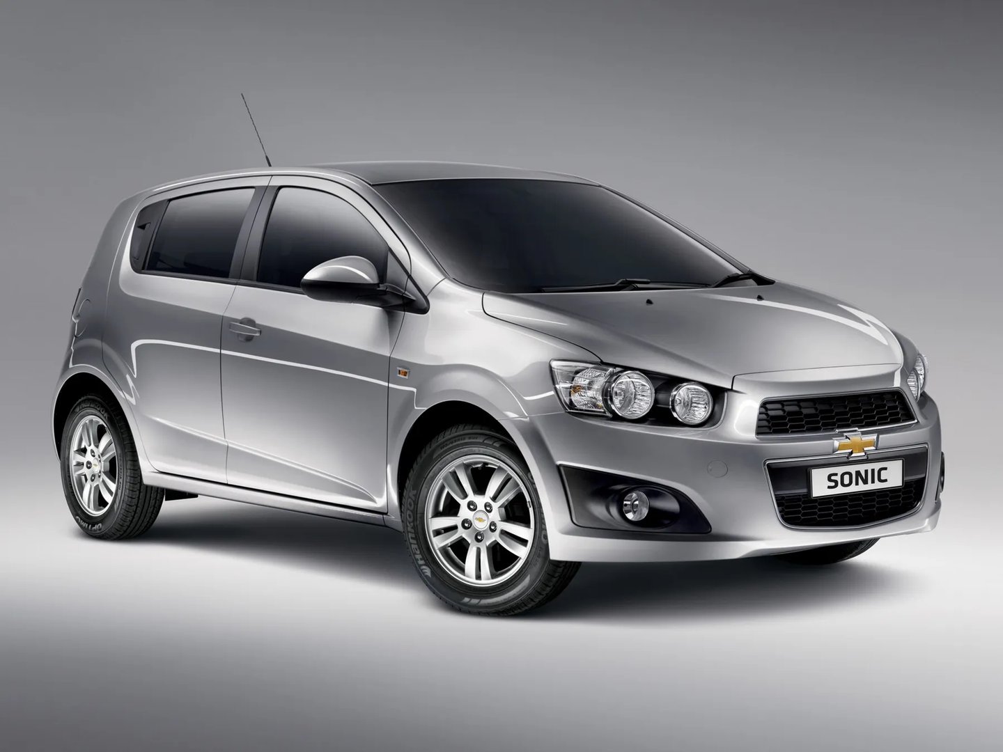 Chevrolet_Sonic_1_generation__Hatchback_5-door__11.jpg