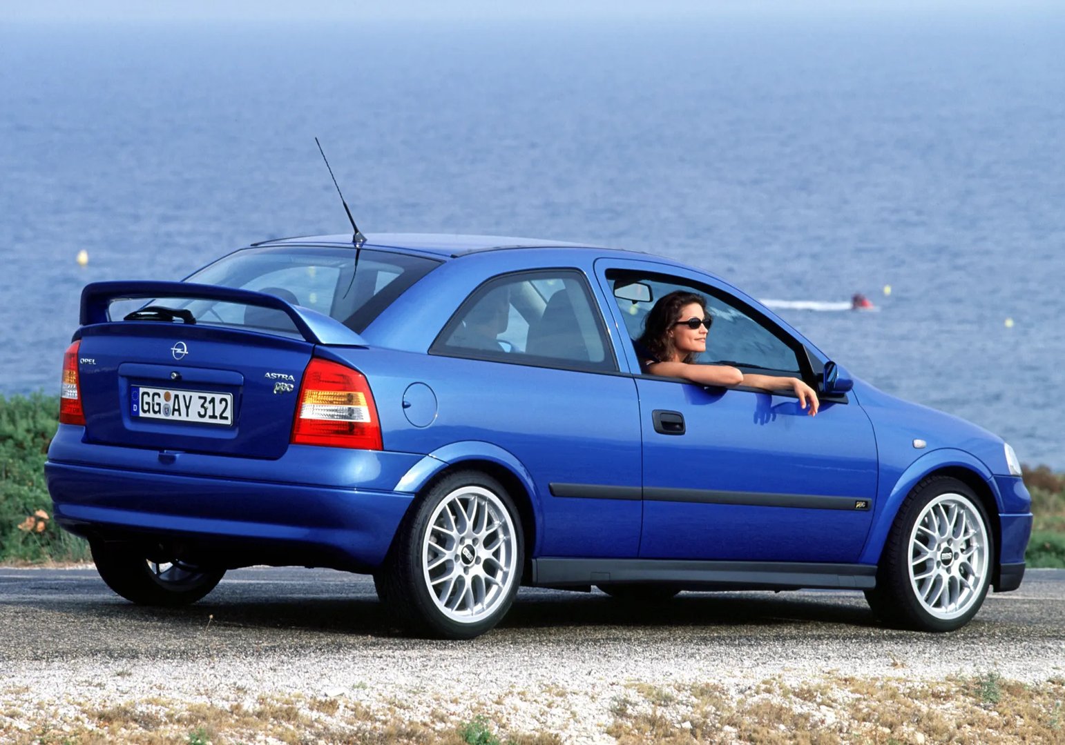 Opel_Astra_OPC_1_generation__Hatchback_3-door__6.jpg