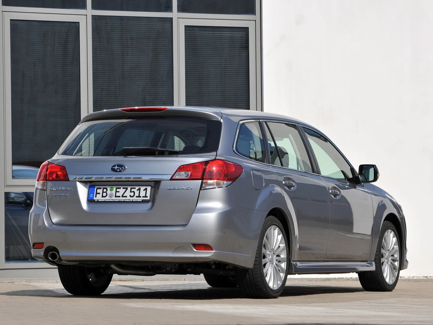Subaru_Legacy_5_generation__Estate_5-door__4.jpg