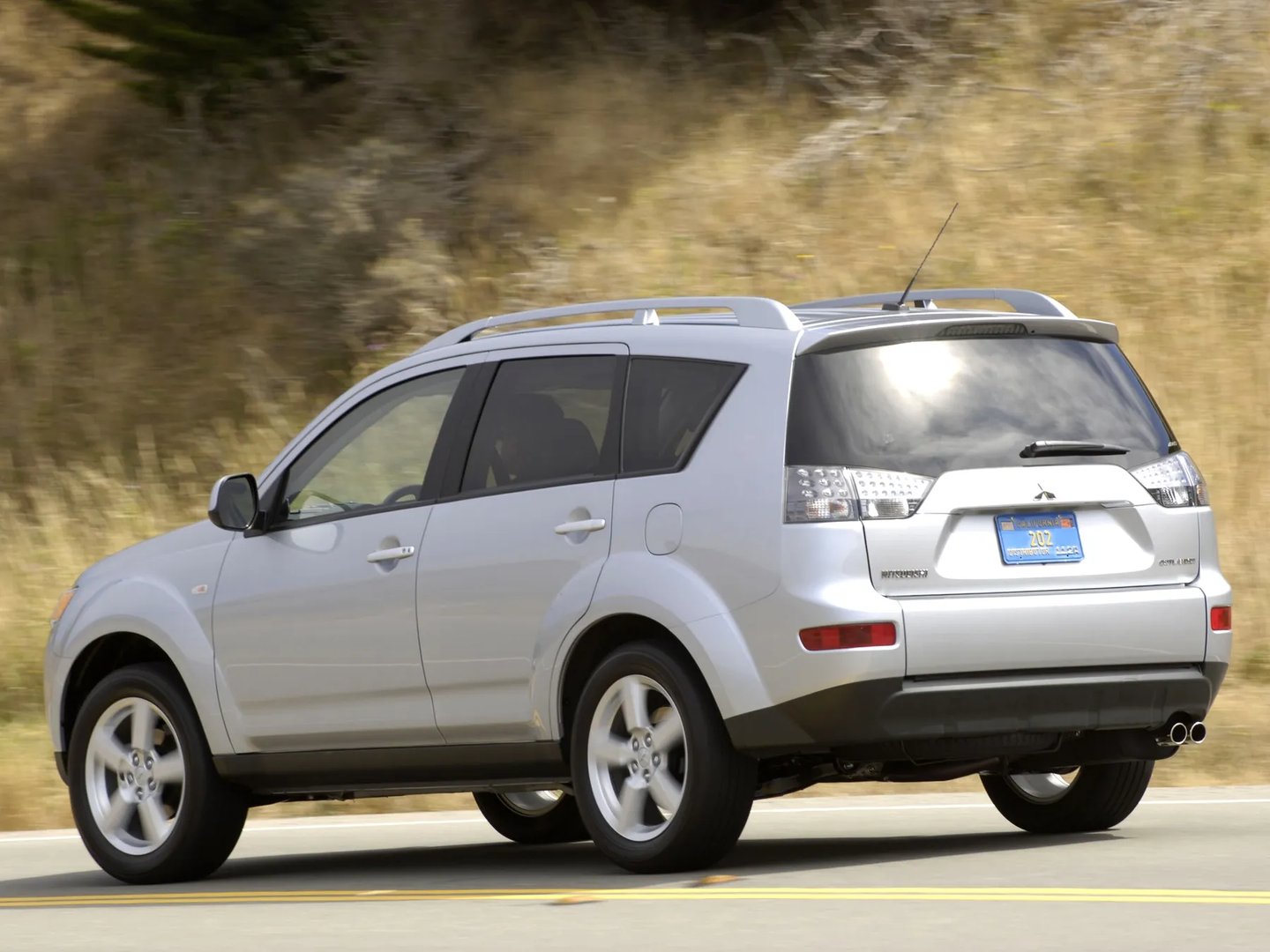 Mitsubishi_Outlander_2_generation__SUV_5-doors__12.jpg