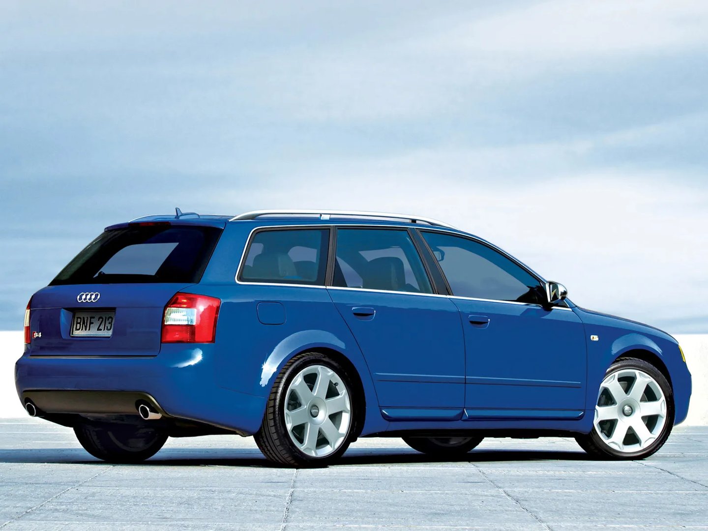 Audi_S4_2_generation__Estate_5-door__2.jpg