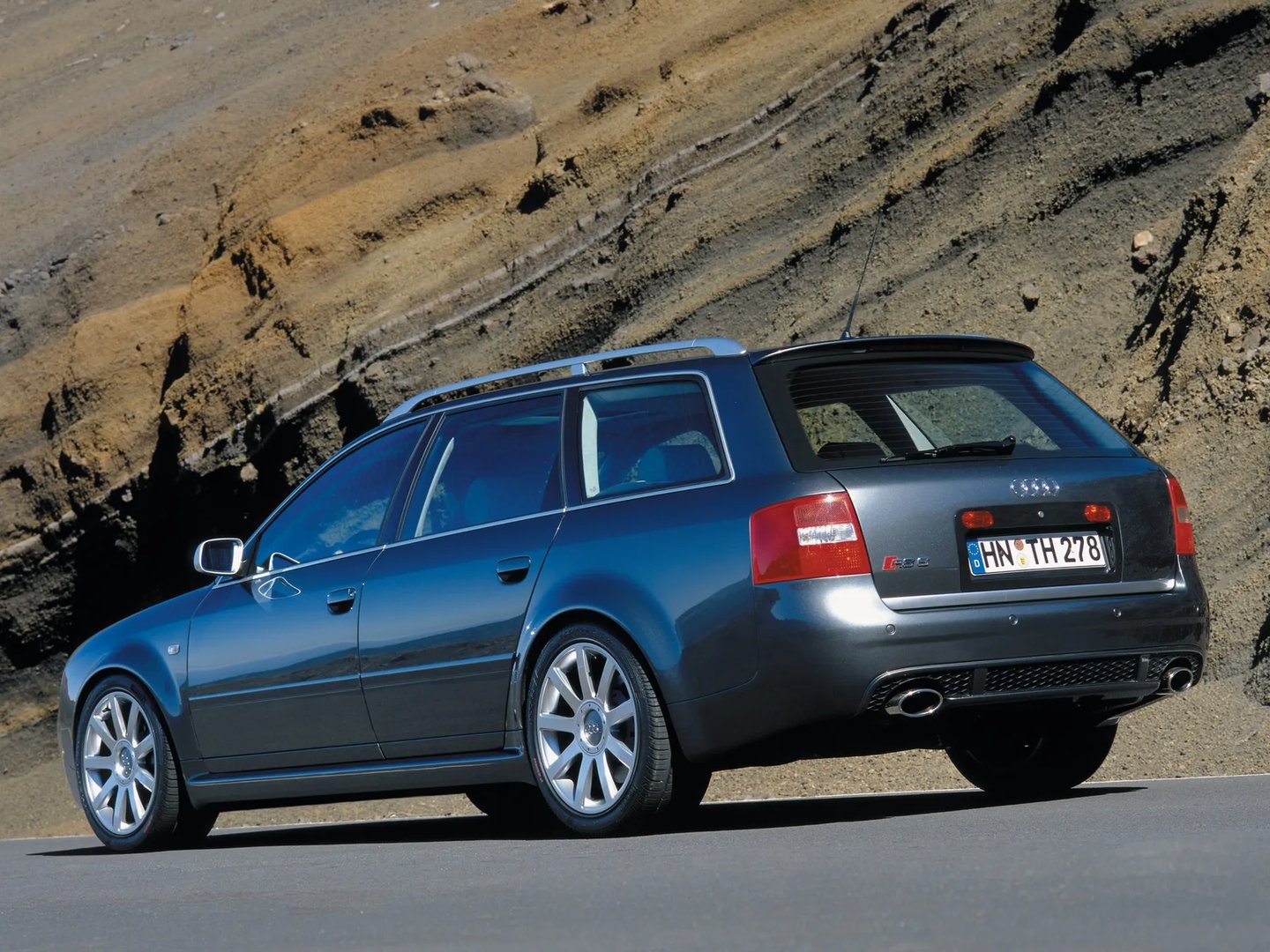 Audi_RS6_1_generation__Estate_5-door__2.jpg