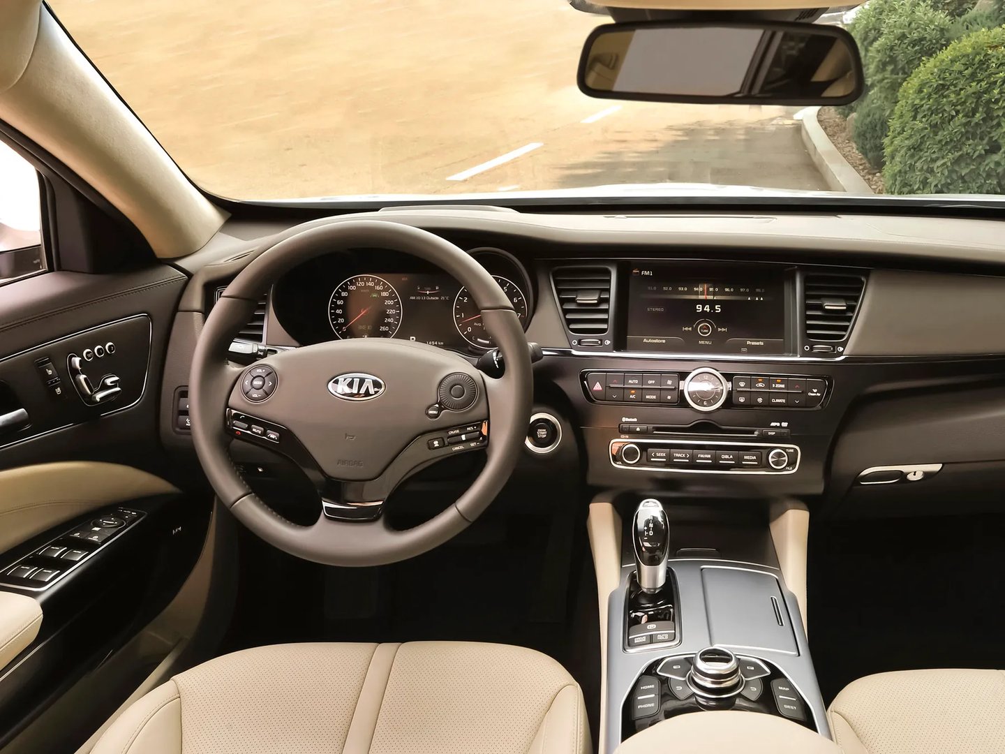 Kia_Quoris_1_generation_restyling__Sedan__11.jpg