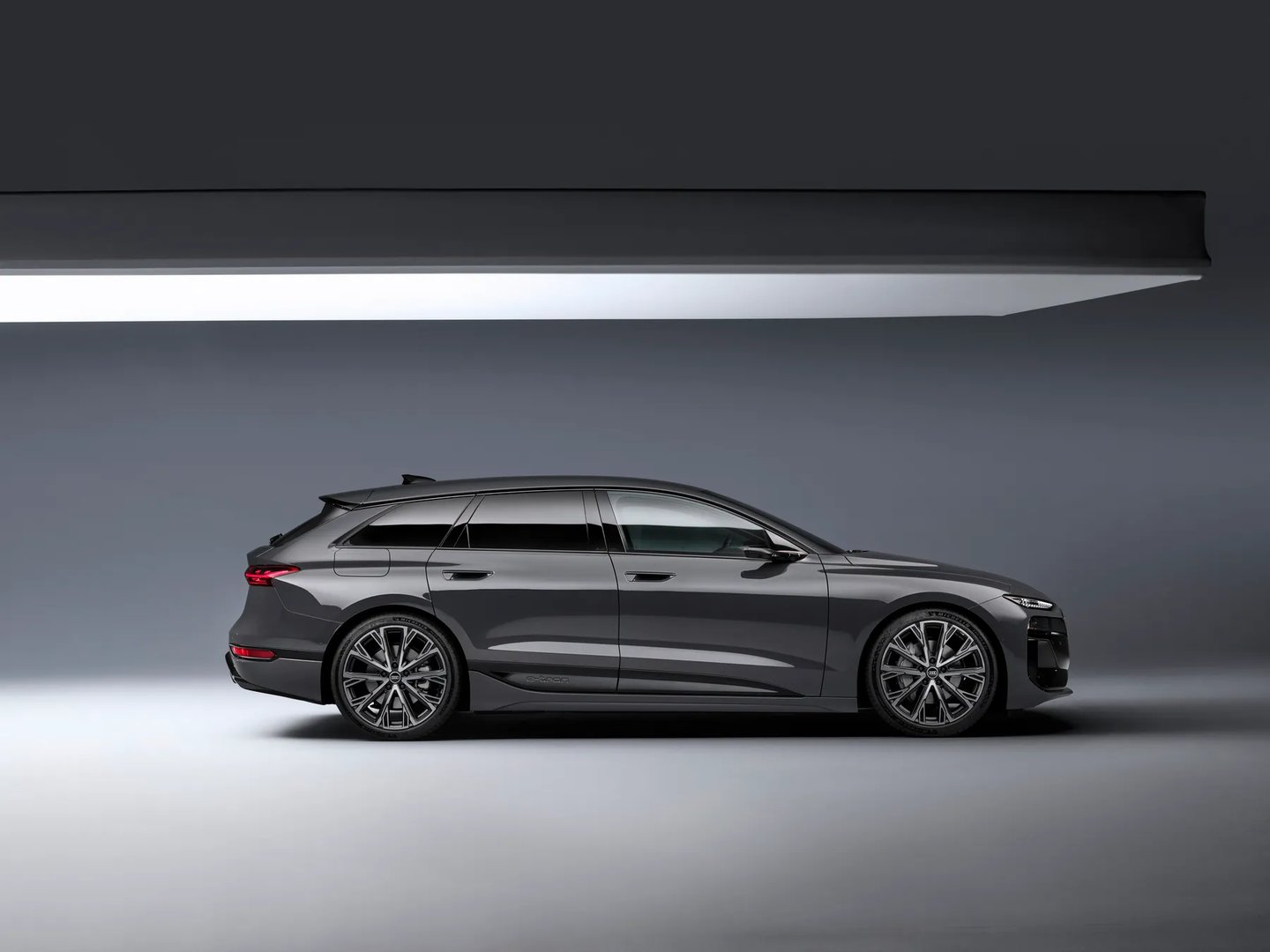 audi_A6_e-tron_1_generation__Estate_5-door__4.jpg