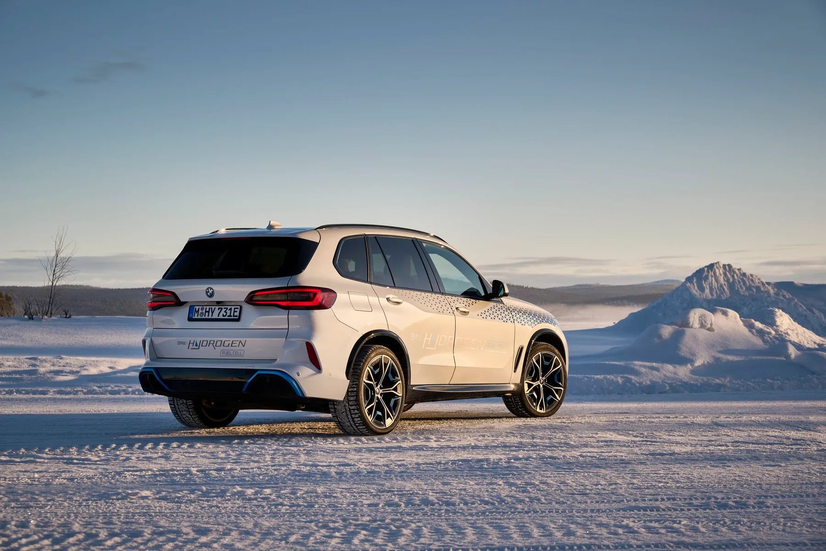 BMW_iX5_Hydrogen_1_generation__SUV_5-doors__11.jpg