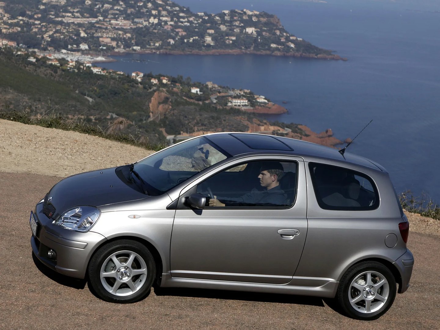 Toyota_Yaris_1_generation_restyling__Mini_3-doors__12.jpg
