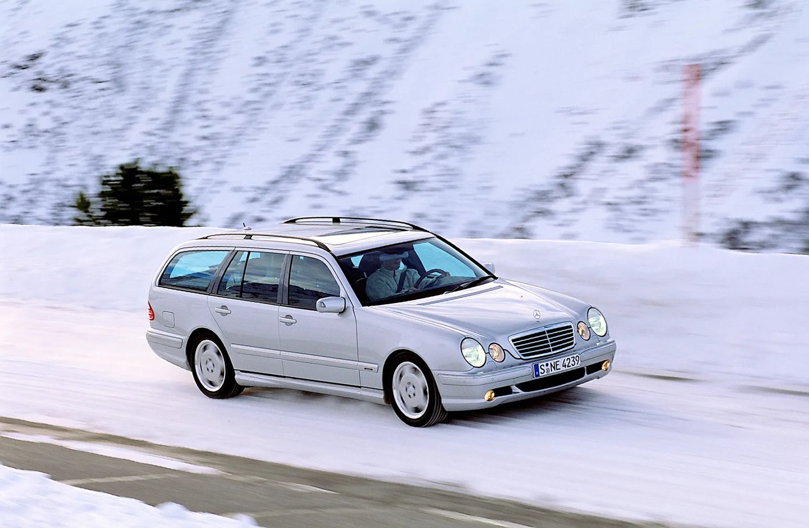 Mercedes_E-Class_AMG_2_generation_restyling__Estate_5-door__2.jpg
