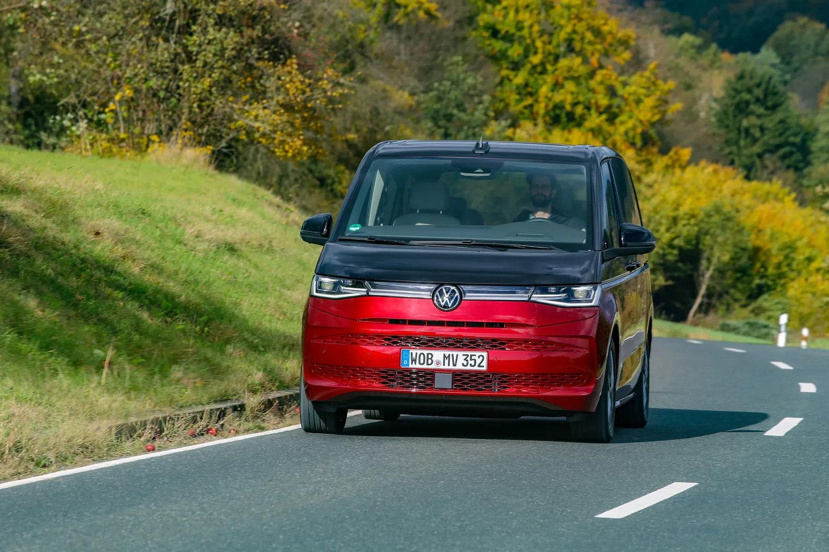 Volkswagen_Multivan_7_generation__Minivan_Long__2.jpg