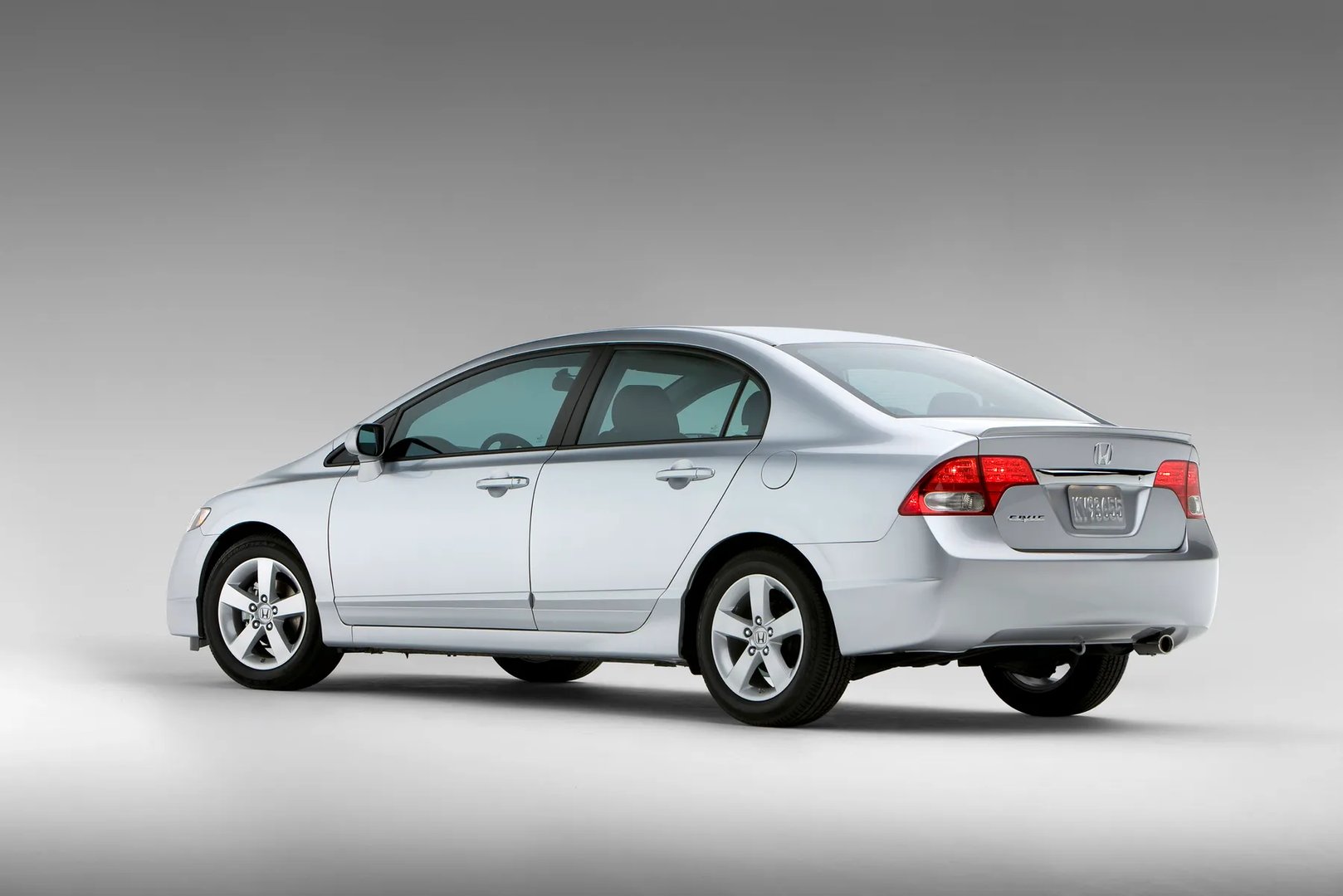 Honda_Civic_(USA)_8_generation_restyling__Sedan__8.jpg