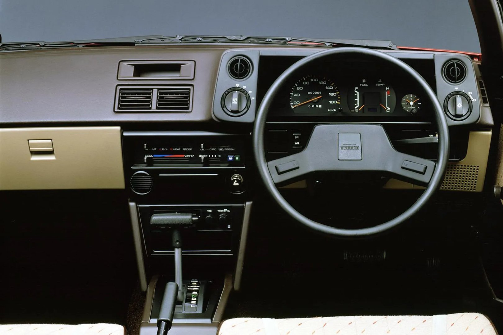 Toyota_Sprinter_Trueno_4_generation__Coupe__10.jpg