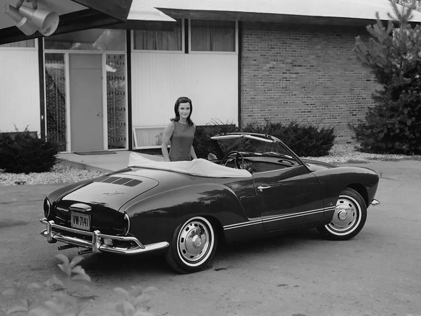 Volkswagen_Karmann-Ghia_1_generation__Cabrio__7.jpg