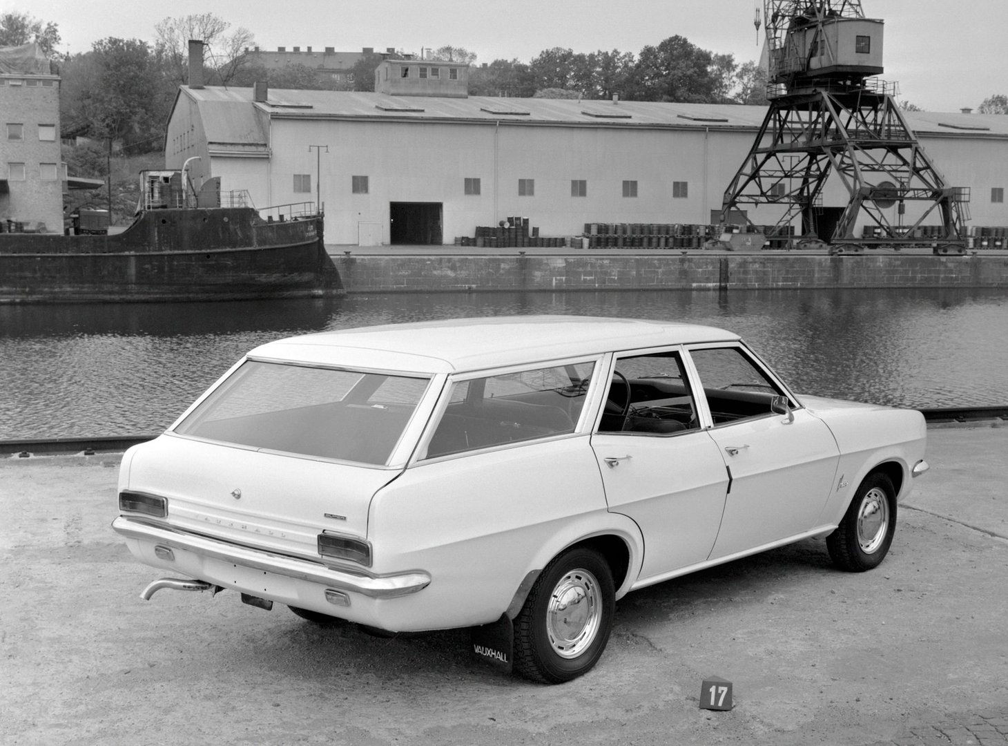 vauxhall_Victor_4_generation__Estate_5-door__1.jpg