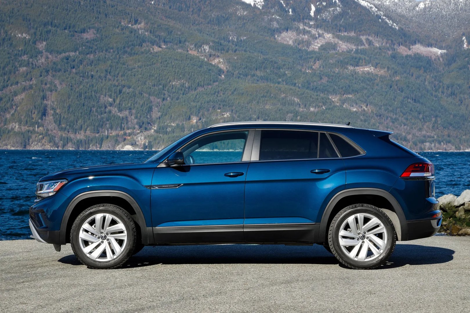 Volkswagen_Atlas_Cross_Sport_1_generation__SUV_Coupe__3.jpg