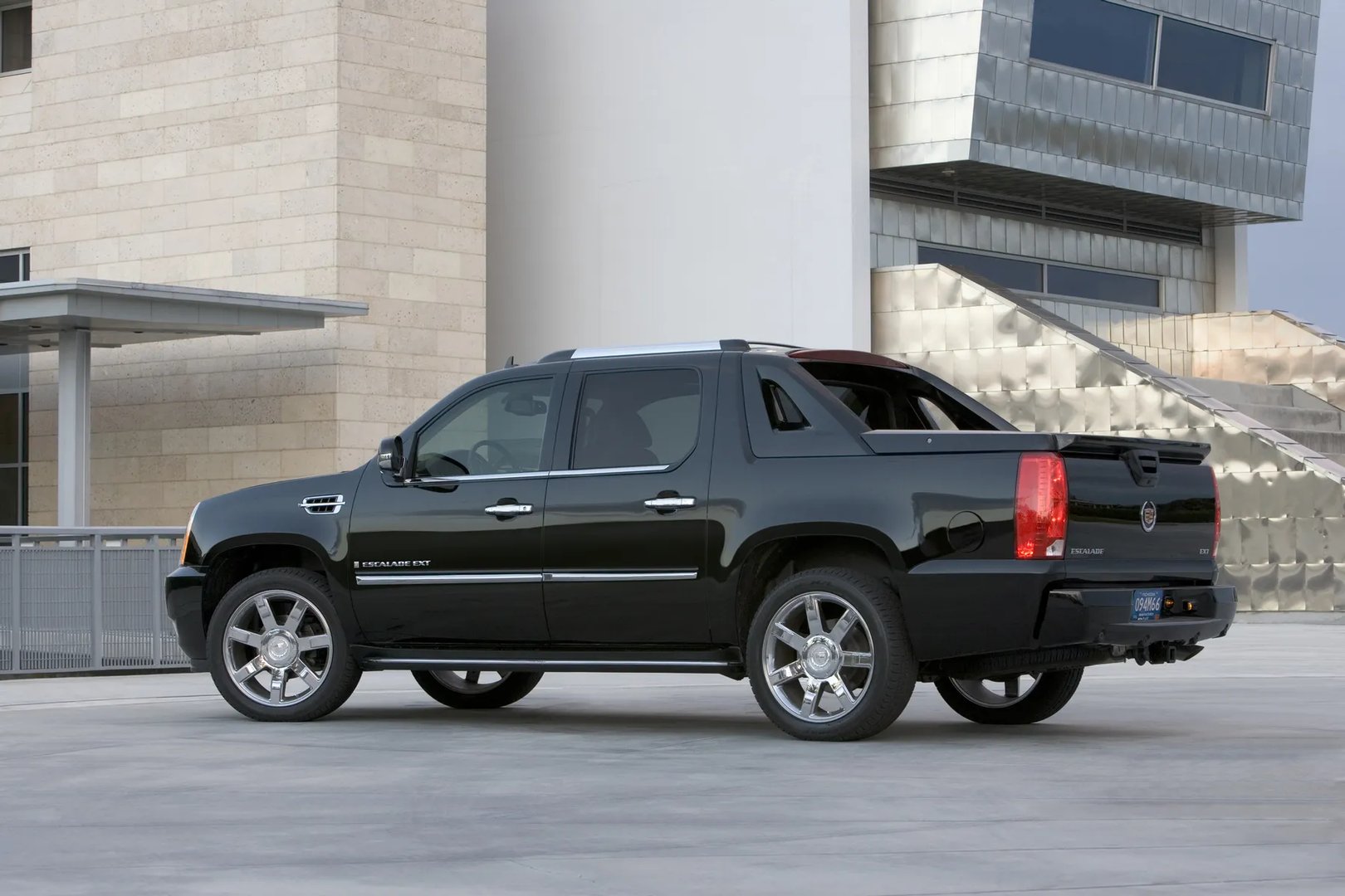 Cadillac_Escalade_3_generation__Pickup_double-cab__2.jpg