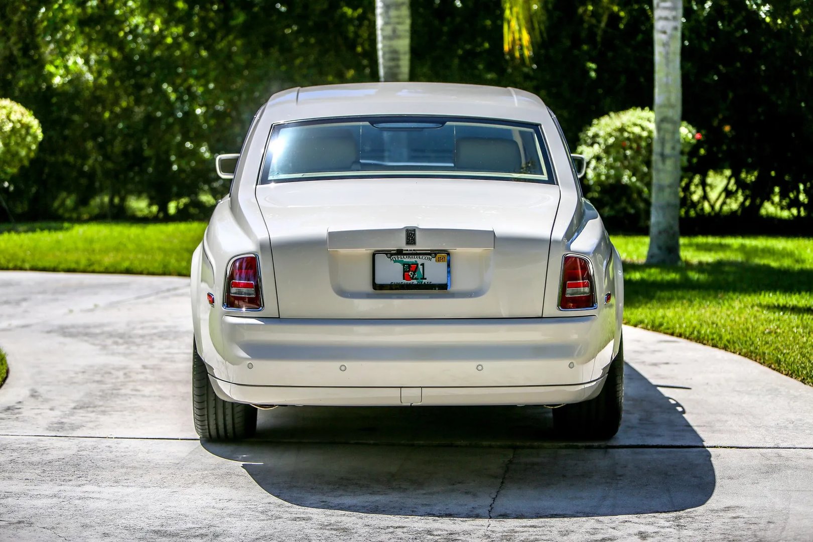Rolls-Royce_Phantom_7_generation__Sedan__12.jpg
