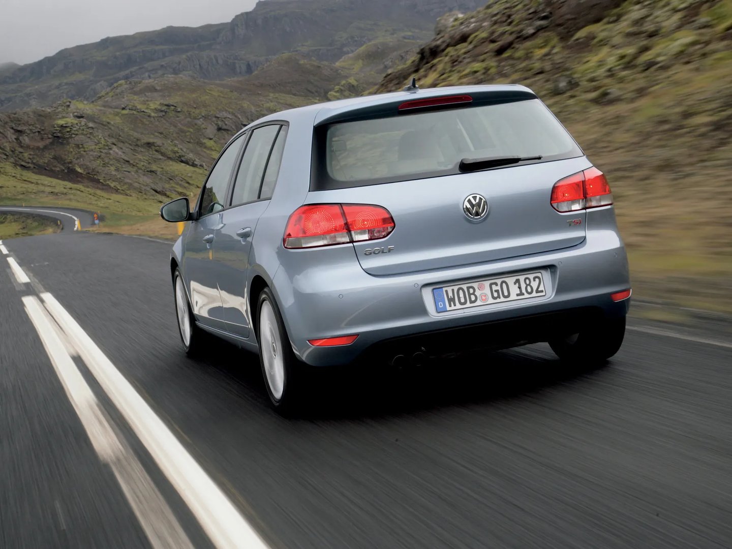 Volkswagen_Golf_6_generation__Hatchback_5-door__8.jpg