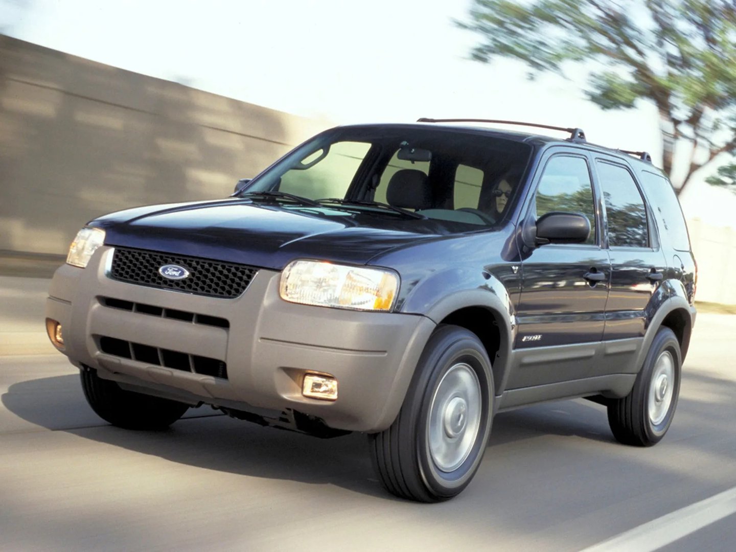 Ford_Escape_1_generation__SUV_5-doors__2.jpg