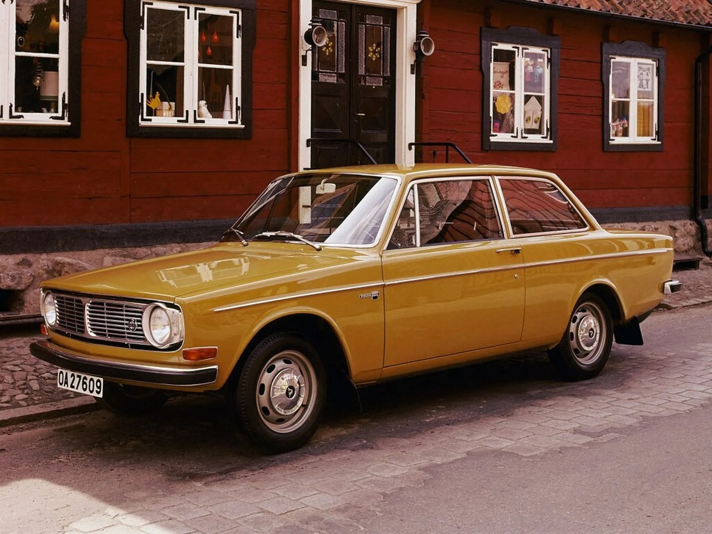Volvo_140_Series_1_generation__Sedan_2-doors__3.jpg