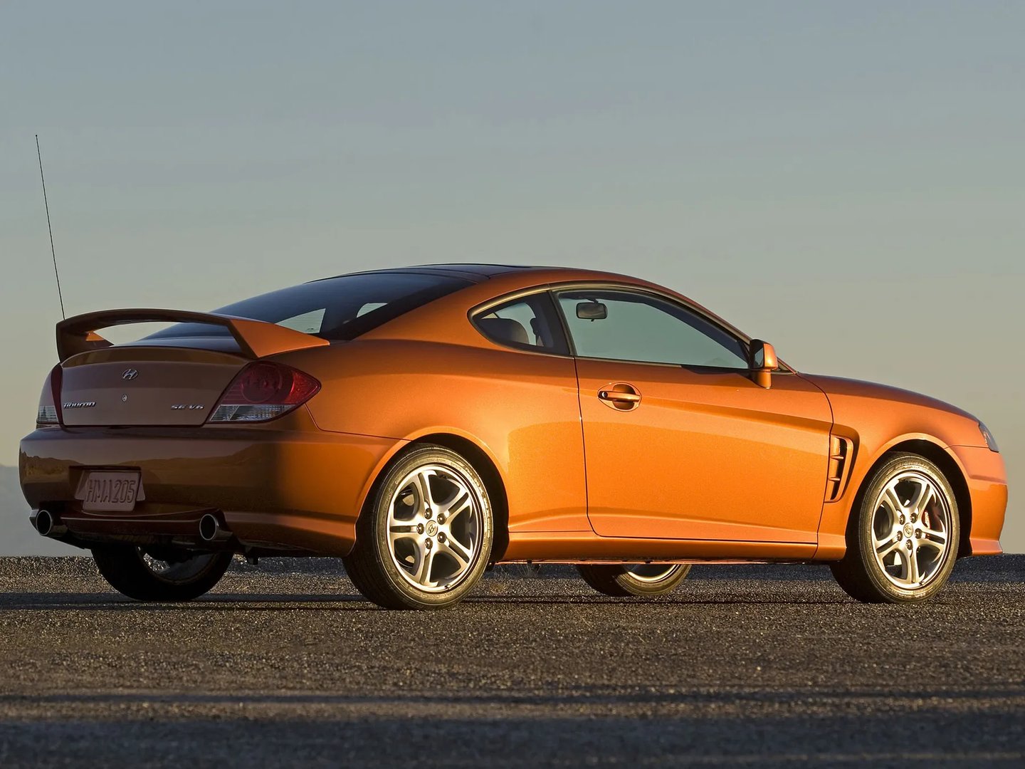 Hyundai_Tiburon_2_generation_restyling__Coupe__2.jpg