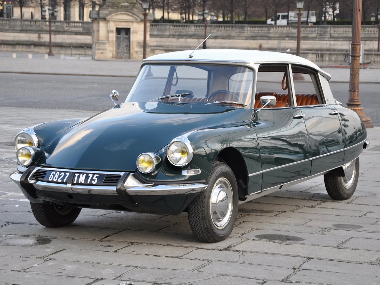Citroen_DS_1_generation_restyling_1__Sedan__1.jpg